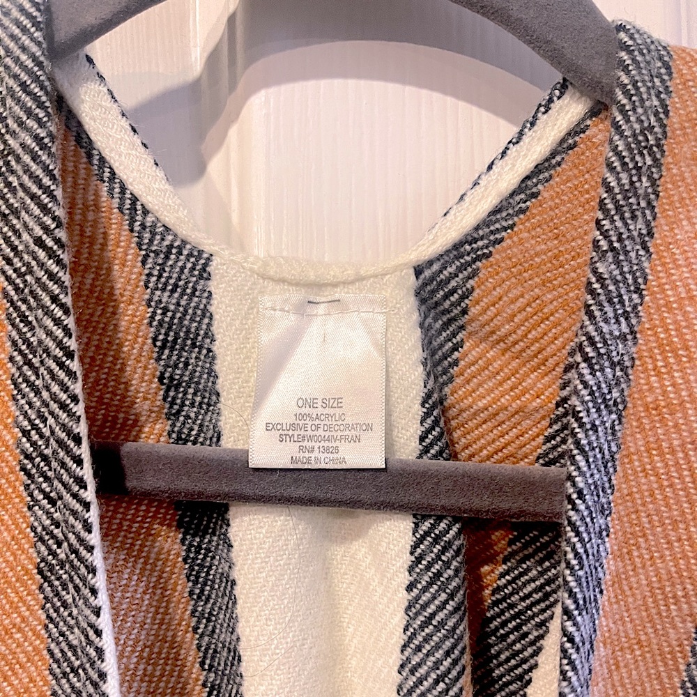 Classic fall/winter Ruana. Perfect layer. - Picture 3 of 8